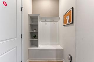 Minutes to Disney! 5-Bed Oasis in Gated Solterra - 2