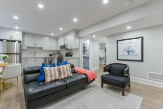 Stunning 2 bedroom - Oakville Prime Location - 5