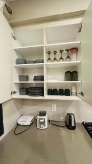 Luxurious 4BR Villa - 2 Master Bedrooms Ensuite! - Calgary - 6