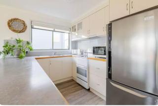 Driftwood Townhouse - Waterfront-Central Location - Lakes Entrance - 3