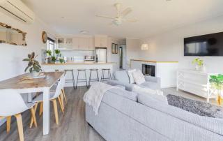 Driftwood Townhouse - Waterfront-Central Location - Lakes Entrance - 9