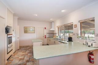 5 Bedroom 5 Bathroom Kinvarra Park Lodge - Vasse - 2
