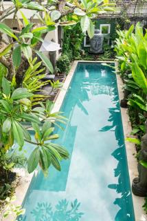Villa Tepi Sungai a luxurious, under new management, 6 bedroom 620 sqm retreat featuring a stunning 15 meter pool and dedicated childrens room with 4 bunk beds newly renovated in Seminyak - Legian - 7