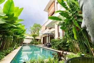 Villa Tepi Sungai a luxurious, under new management, 6 bedroom 620 sqm retreat featuring a stunning 15 meter pool and dedicated childrens room with 4 bunk beds newly renovated in Seminyak - Legian - 8