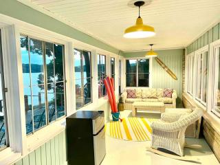 UncleLarry's Lake Place, Sleeps 10 & Hot Tub - LaPorte - 2