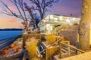 UncleLarry's Lake Place, Sleeps 10 & Hot Tub - LaPorte - 0