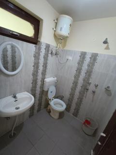 Sunrise guest house 700m from waterfall - Dharamshala - 1
