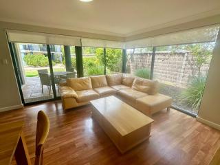 Escape to Villa 4 - Cape View Resort - Broadwater - 6