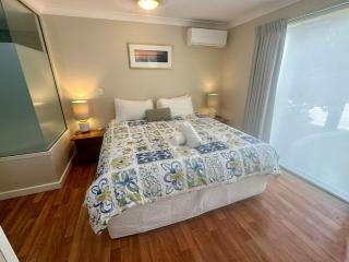 Escape to Villa 4 - Cape View Resort - Broadwater - 4