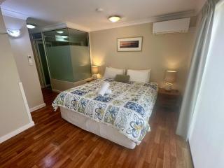 Escape to Villa 4 - Cape View Resort - Broadwater - 3
