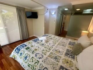 Escape to Villa 4 - Cape View Resort - Broadwater - 2