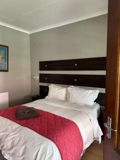 Dara@Medi Lodge - Secunda - 8