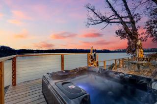 UncleLarry's Lake Place, Sleeps 10 & Hot Tub - LaPorte - 9