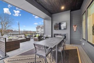 NEW Modern Multi-Level Home PoolTable & Rooftop - 6