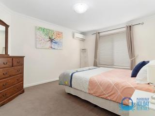 Canal Elegance In Yunderup - Mandurah - 8