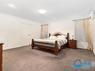 Canal Elegance In Yunderup - Mandurah - 6