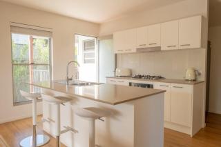 The Sunrise Apartment on Orealla - Sunrise Beach - 8