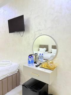 Sun Hotel - - 6