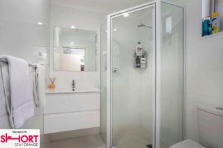 One-Bedroom Apartment on Summer - Orange - 6