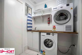 One-Bedroom Apartment on Summer - Orange - 4