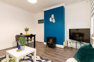 Sleek City Getaway - Walkable Free Parking - 8