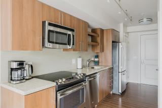 Blueground Bellevue AC balcony nr park SEA-825 - 7