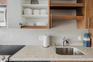 Blueground Bellevue AC balcony nr park SEA-825 - 6