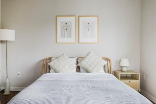 Blueground Bellevue AC balcony nr park SEA-825 - 4