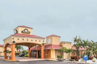 Days Inn by Wyndham Fort Myers - Fort Myers - 0