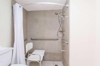 Days Inn by Wyndham Fort Myers - Fort Myers - 5