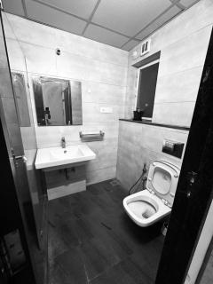 Premium Room Prime Location Hosted by an IITian - Lingampalli - 6