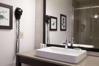 Country Inn & Suites by Radisson, Platteville, WI - 6