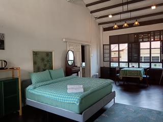 The Georgetown Green Gates - George Town - 9