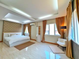 3 Bedroom House, 200 meters to beach Workspace, Pet Friendly - 3