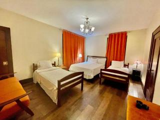 FAMILY Guest house - Newark - 5