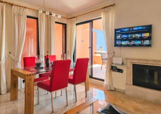 Two bedroom apartment in Calahonda with sea views - 3
