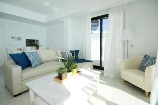 Beachfront Penthouse with Sea Views, Hot Tub, BBQ - Casares - 1