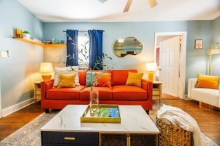 Opulence On Oak Street - Louisville - 0