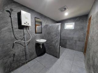 Ploy&Praew House 3 - - 8