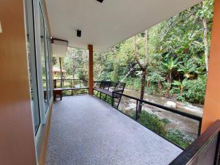 Ploy&Praew House 3 - - 4
