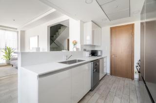 Luxury 4BR MTLVL flat w Al-Jadaf canal riverfront - 2