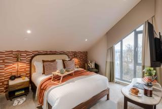 Waterside Living I Luxe Apartments - 1