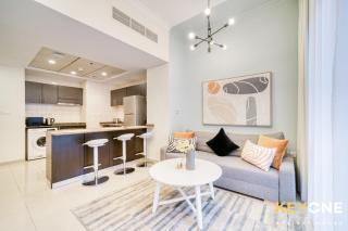 Contemporary One Bedroom with Chic Design - Dubái - 5