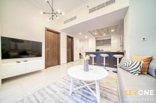 Contemporary One Bedroom with Chic Design - Dubái - 3
