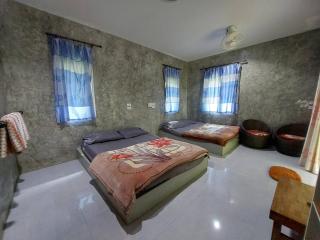 Ploy&Praew House 1 - - 4