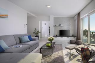 Villa Bella Vista for 8 people with sea view, heated pool & wellness - only 1,5 km from beach - 8