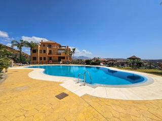 5 communal pools & great views - Calanova Sea Golf - Mijas Costa - 4