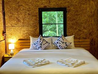 Bangtao Wooden house resort and cafe - Ban Thalat Choeng Thale - 8