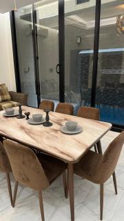 فيلا مكونة من 3 غرف نوم و مجلس و صالة و مطبخ وغرفة عاملة و مسبح تفتح الغرف حسب عدد النزلاء - 4