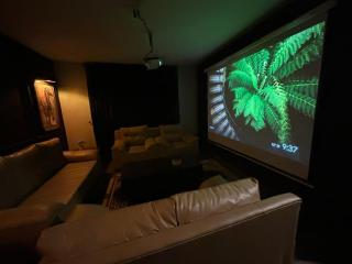 Cineplex Lodges Penthouse - 6